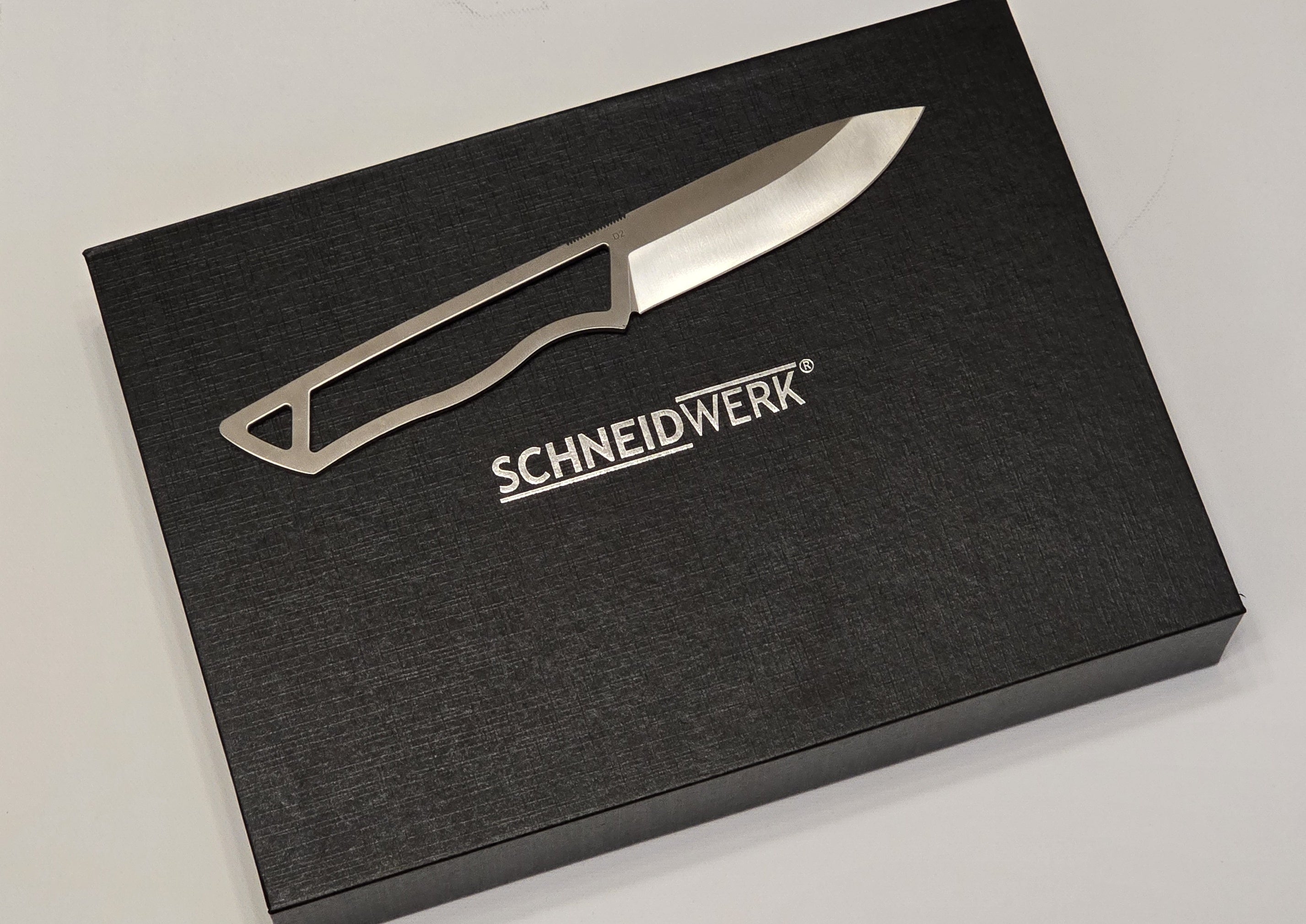 Schneidwerk Neck Knife UL01  D2 – Ultraleicht. Unauffällig. Verlässlich. Premium-Qualität
