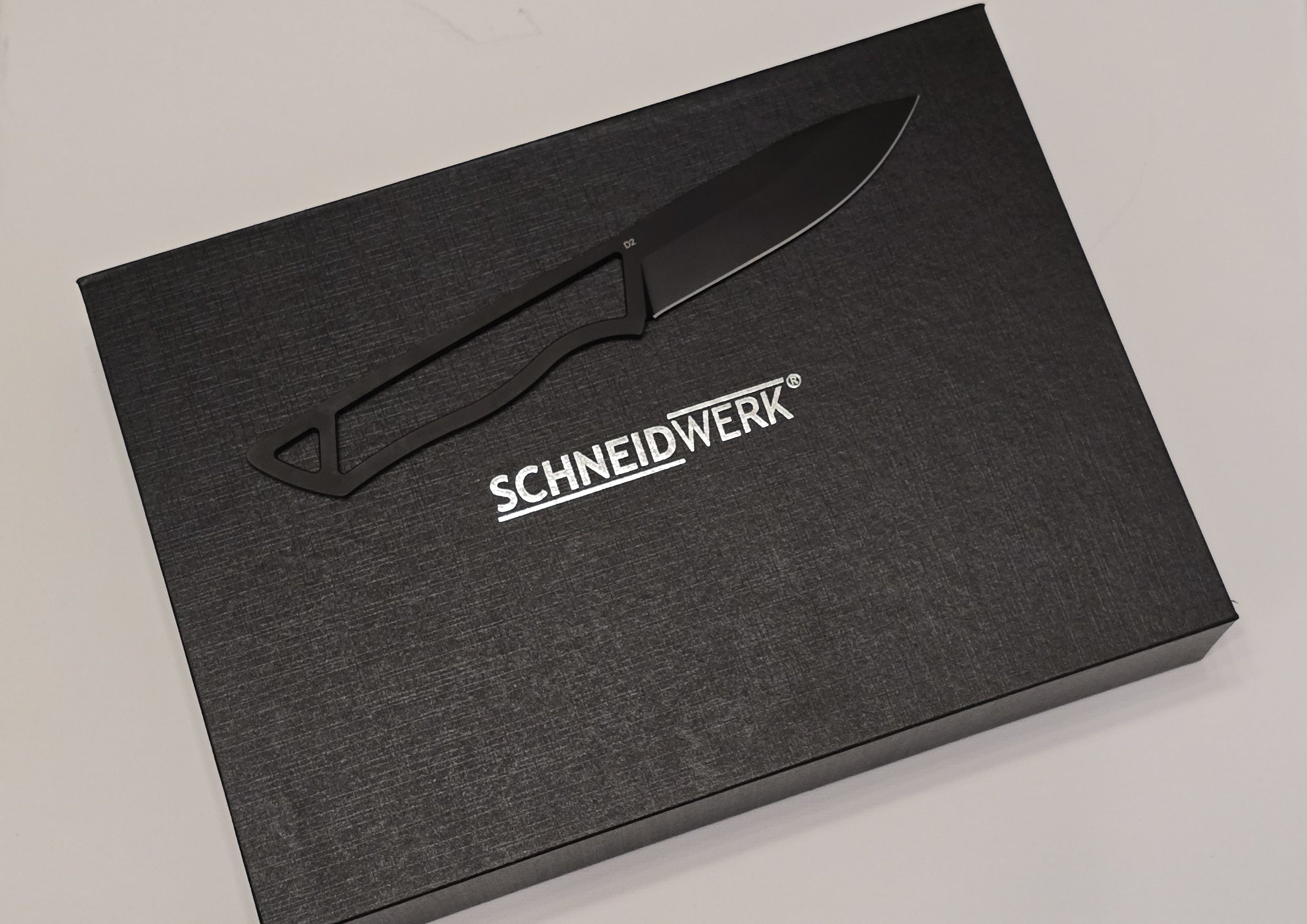Schneidwerk Neck Knife UL04 Schwarz D2 – Ultraleicht. Unauffällig. Verlässlich. Premium-Qualität