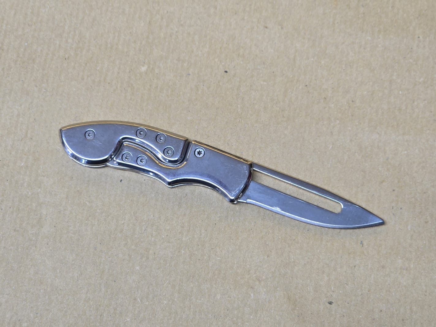 Dein edler Alltagsbegleiter: Das 5.3" Taschenmesser aus rostfreiem Werkzeugstahl – Kompakt, Scharf, Zeitlos