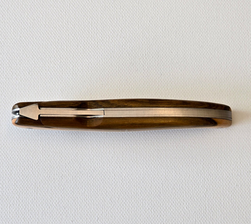 🐝 LAGUIOLE VILLAGE – RESSORTS À POMPE – Modell DOUBLE EFFET Klappmesser 12 cm mit patentierter Double-Action & Holzgriff Pistazie