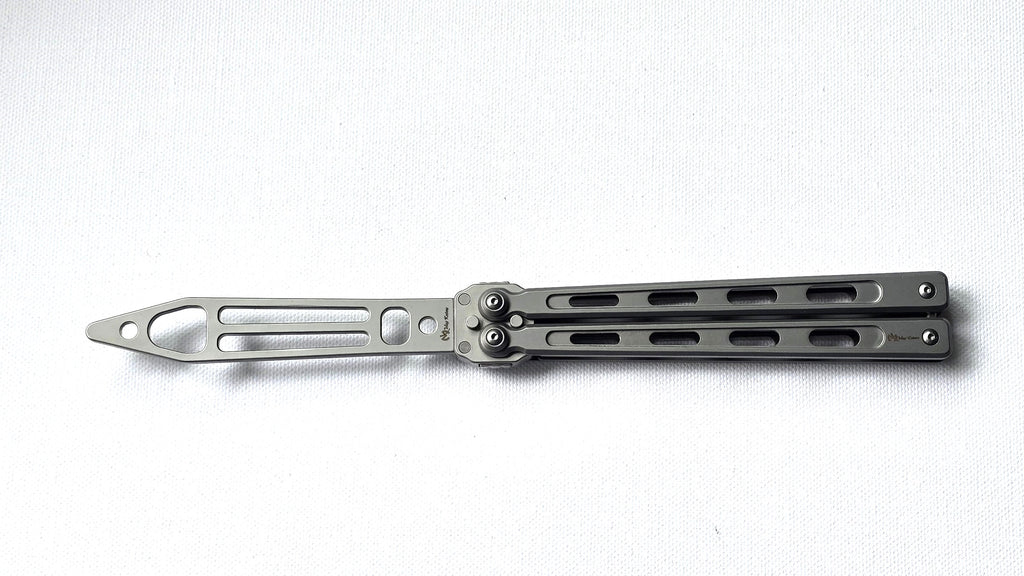 Das MK136 Edelstahl-Multitool: Ein meisterhaftes Schmetterlingsmesser für maximale Vielseitigkeit