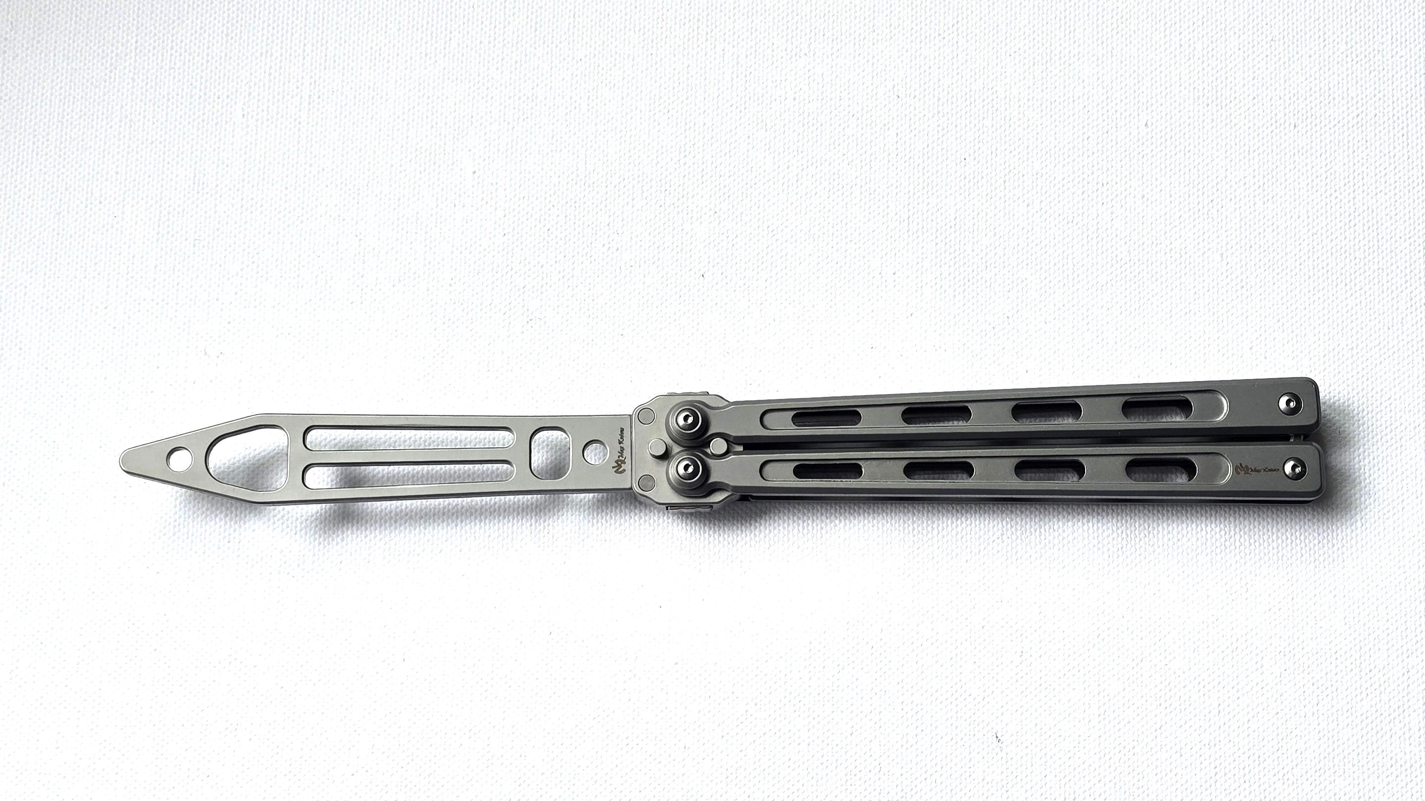 Das MK136 Edelstahl-Multitool: Ein meisterhaftes Schmetterlingsmesser für maximale Vielseitigkeit