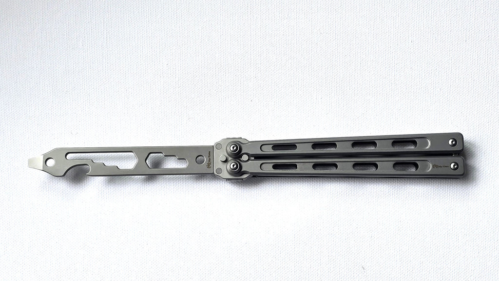 Das MK136 Edelstahl-Multitool: Ein meisterhaftes Schmetterlingsmesser für maximale Vielseitigkeit