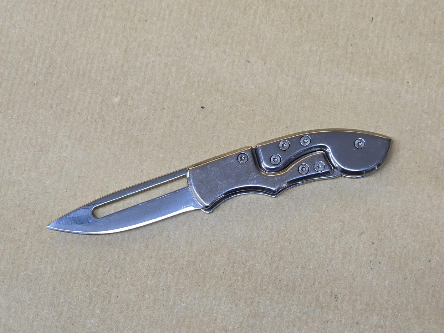 Dein edler Alltagsbegleiter: Das 5.3" Taschenmesser aus rostfreiem Werkzeugstahl – Kompakt, Scharf, Zeitlos