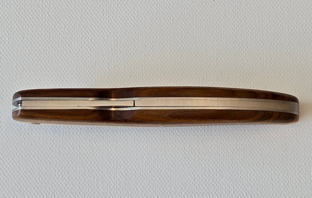 Laguiole „The Legend“ – Französisches Klappmesser 12 cm mit patentierter Double-Action & Holzgriff Pistazie