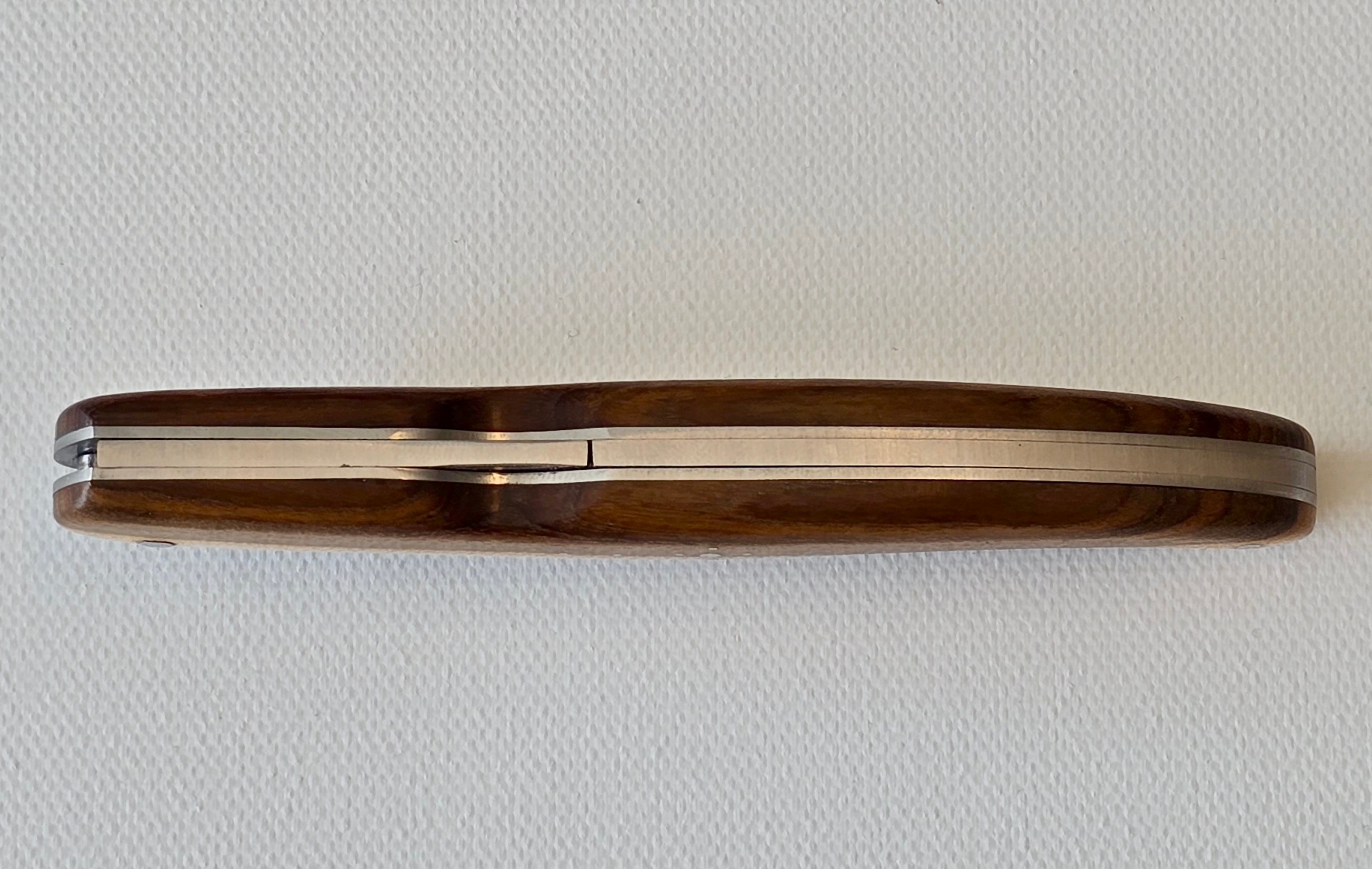 Laguiole „The Legend“ – Französisches Klappmesser 12 cm mit patentierter Double-Action & Holzgriff Pistazie