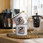 Für echte Kenner, das Camp und die Werkstatt: Die „Knife Expert“ Emaille-Tasse