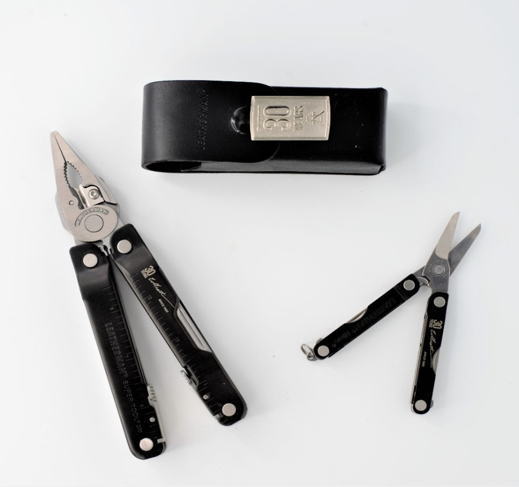 Limitierte Edition Leatherman Super Tool 300 mit Lederholster & Micra in Holzbox