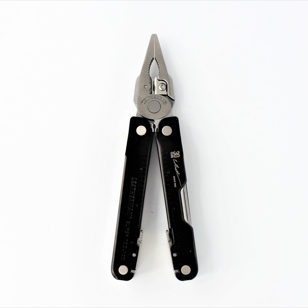 Limitierte Edition Leatherman Super Tool 300 mit Lederholster & Micra in Holzbox