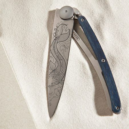 Deejo 37g, Blaues Buchenholz / Fisch