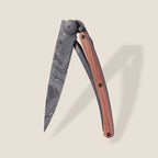 Deejo Serrated 37g, Korallenholz / Topographie