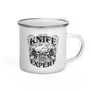 Taktischer Look für Werkstatt, Camp und Sammlerregal: Die „Knife Expert“ Emaille-Tasse in Schwarz-Weiß