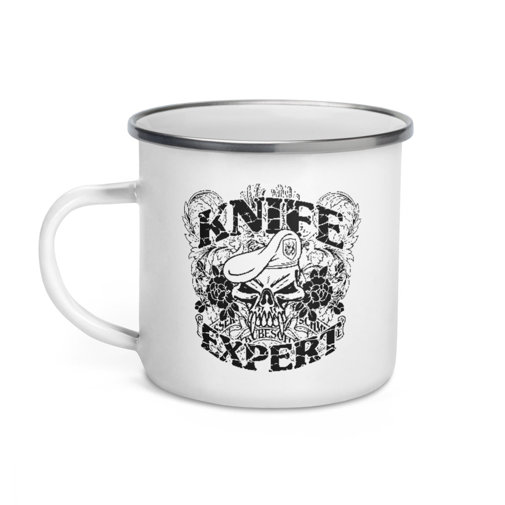 Taktischer Look für Werkstatt, Camp und Sammlerregal: Die „Knife Expert“ Emaille-Tasse in Schwarz-Weiß